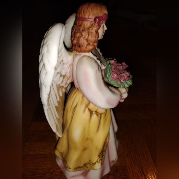 🙂Homco Home Interior Angel Figurine 8806 Holding Bouquet of Flowers - Picture 8 of 10